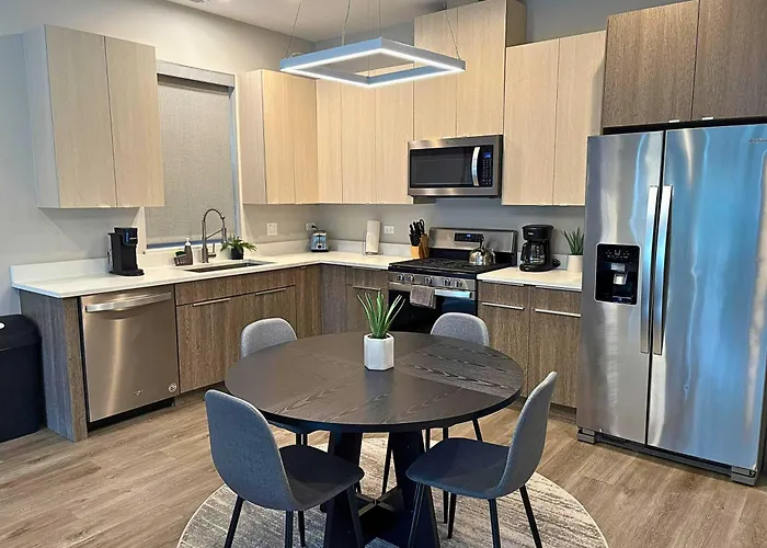 Sleek Style 3br Haven - Free Parking - Ashland 2n Chicago