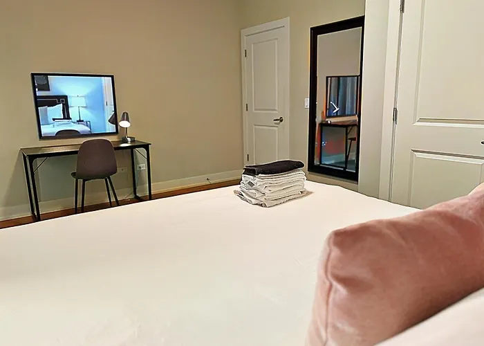 Sleek Style 3br Haven - Free Parking - Ashland 2n Appartement Chicago