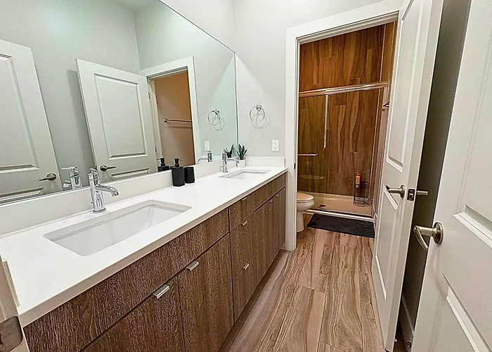 Sleek Style 3br Haven - Free Parking - Ashland 2n Chicago